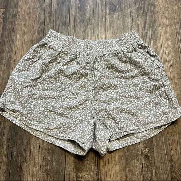 Abercrombie Kids Gray White Floral Textured High Waist Elastic Waist Shorts15 16 - Picture 1 of 8